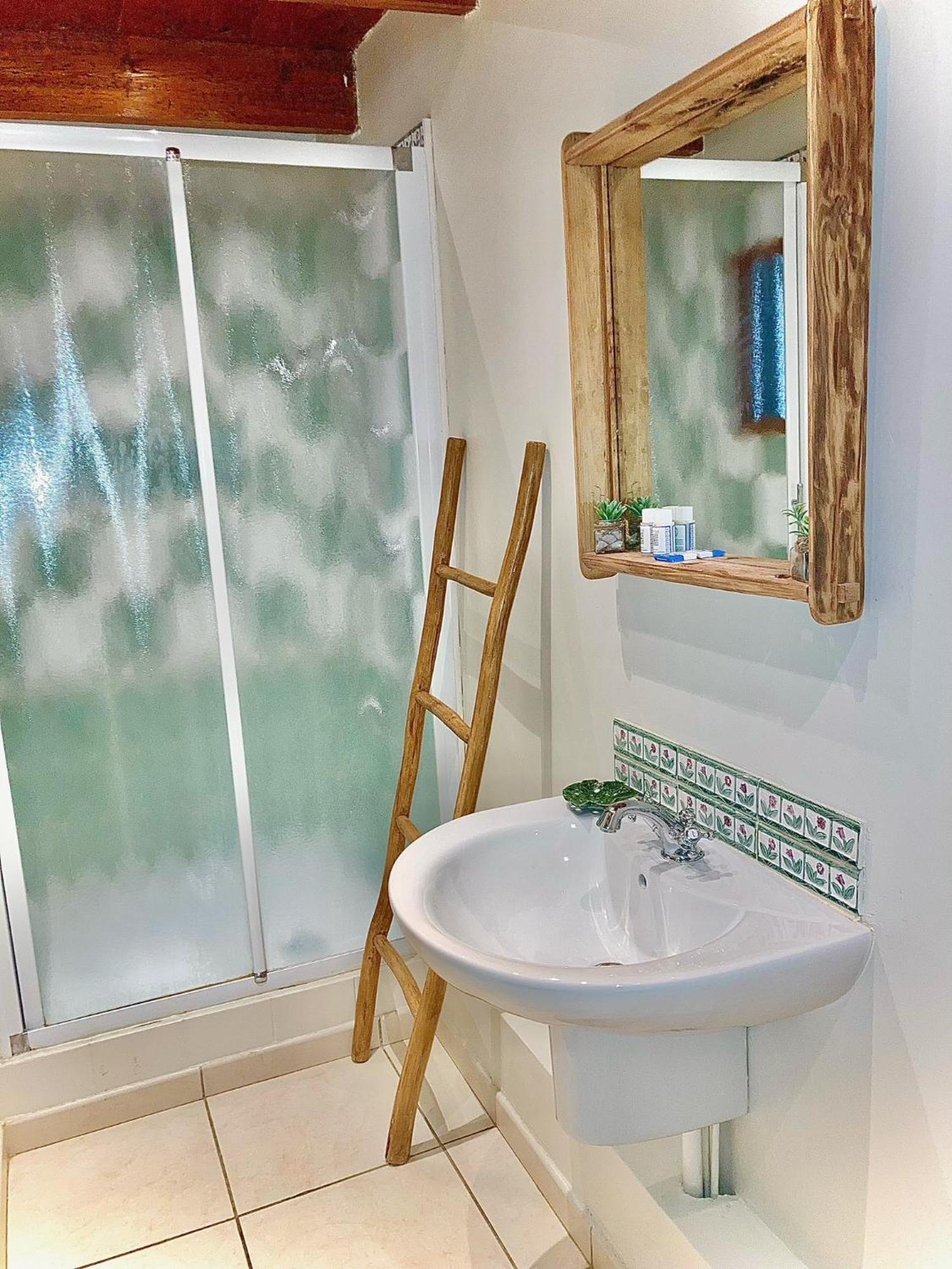 Domaine De Cousignac Bed and Breakfast Bourg-Saint-Andéol Εξωτερικό φωτογραφία